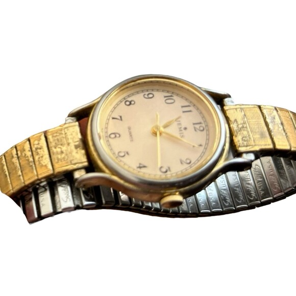 Vintage Jemis Ladies Watch Quartz Gold Tone Round Face Needs Battery - Picture 6 of 6
